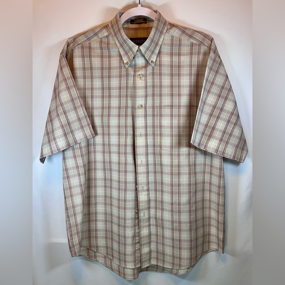 Van Heusen Cream and Red Casual Plaid Button Down Shirt Men’s Size Medium